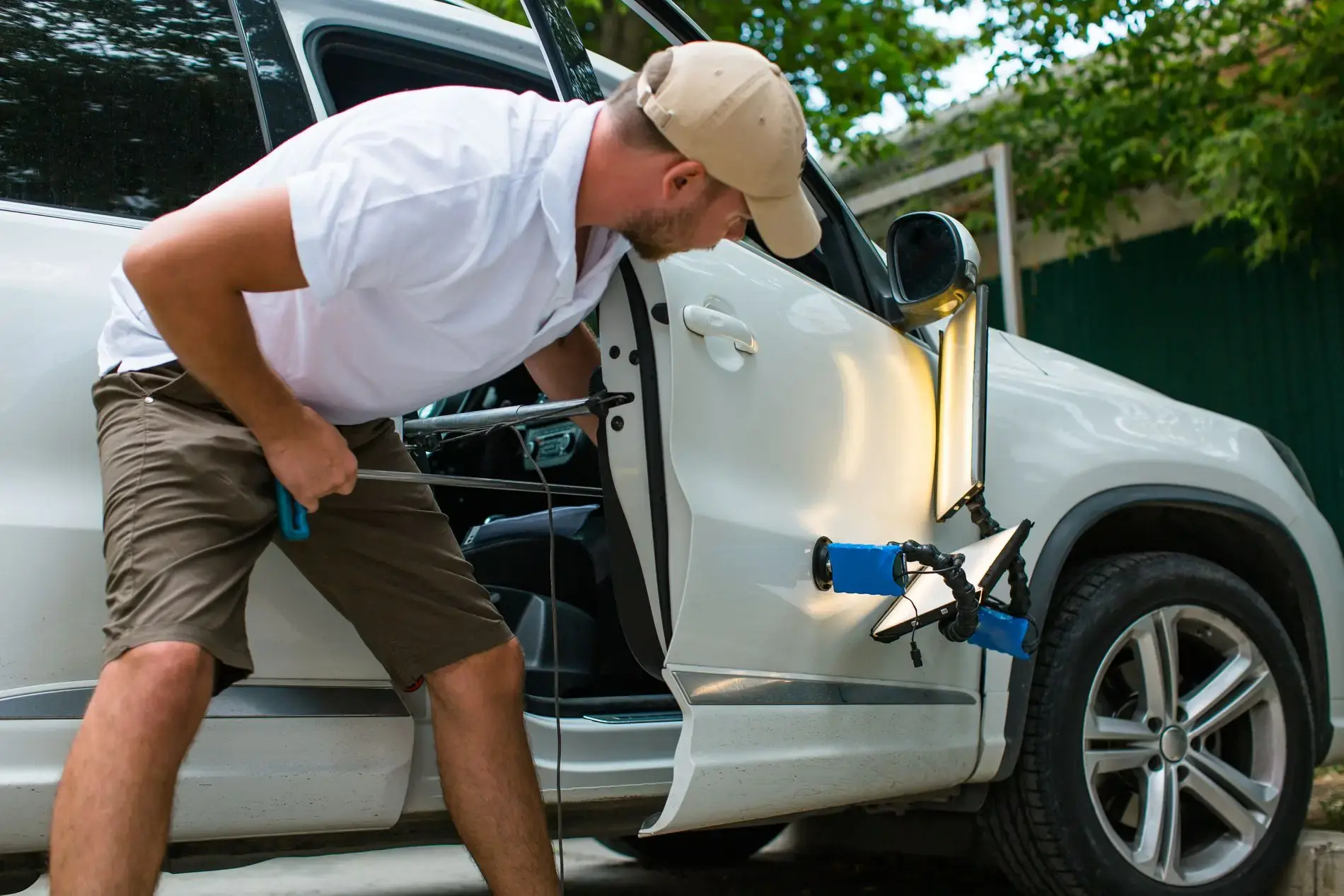 Rimuovere le ammaccature sull’auto: metodi e strumenti per una riparazione di successo 