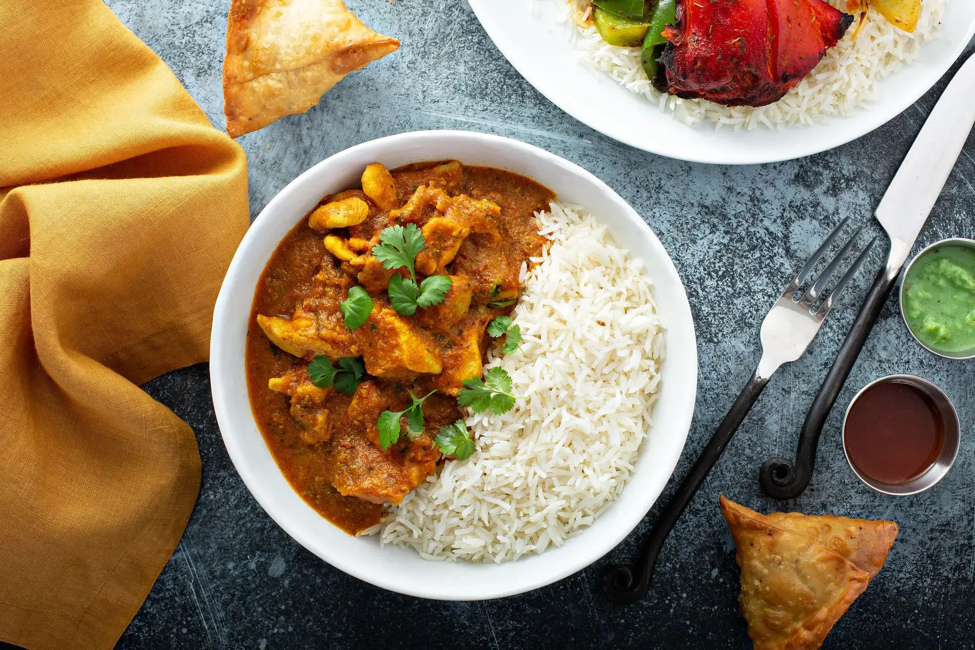 Una cena calda in 30 minuti? Prova il nostro pollo al curry con riso 
